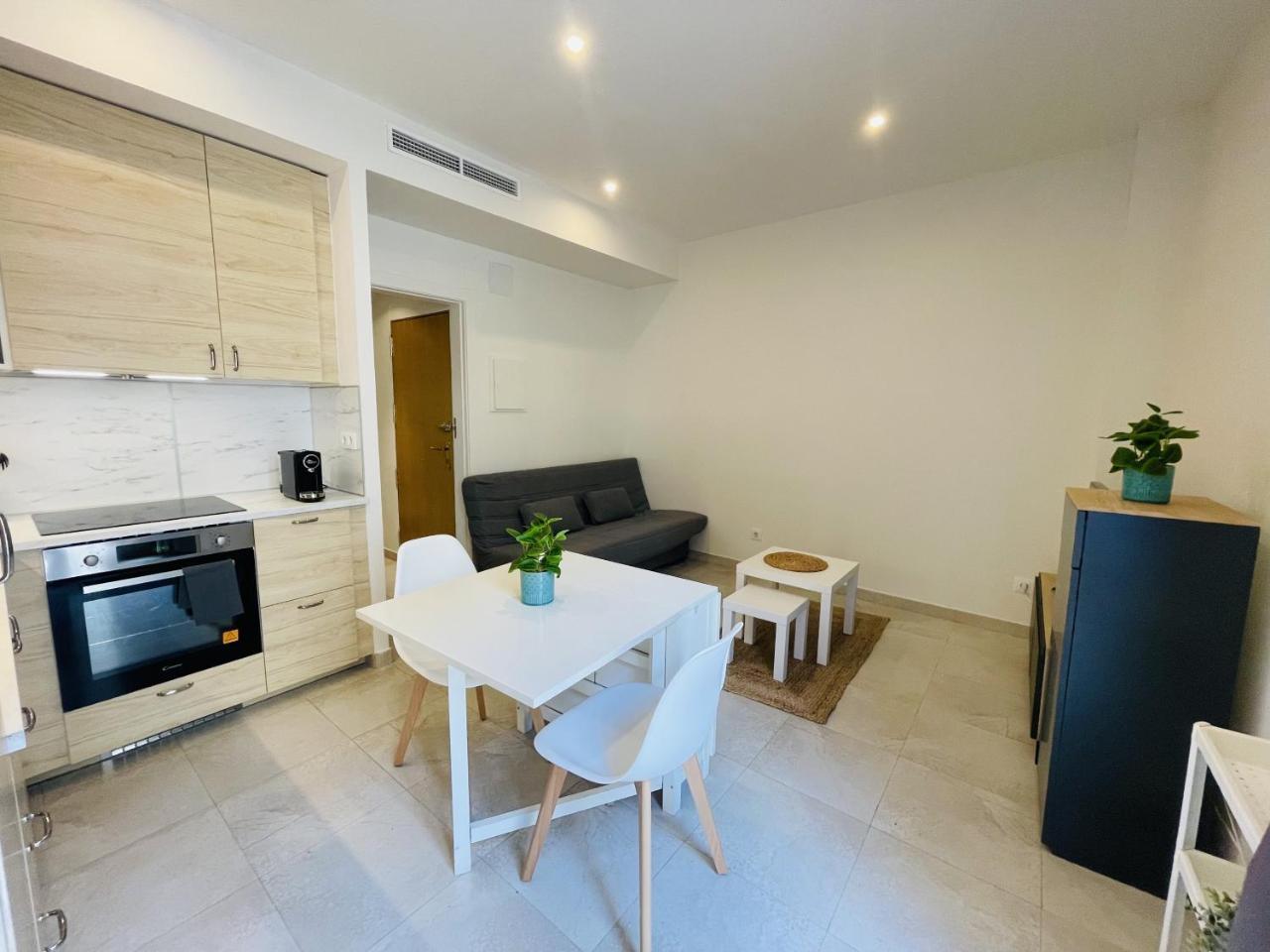 Nice Centric Apartment — 4-Star Luxury Hotel in Vilanova I La Geltru, Spain