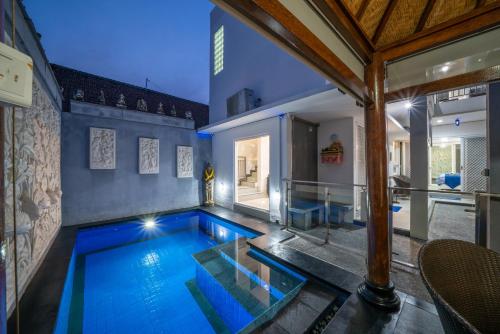 Modern villa with private pool full kitchen and parking — 4-Star Luxury Hotel in Legian, Indonesia