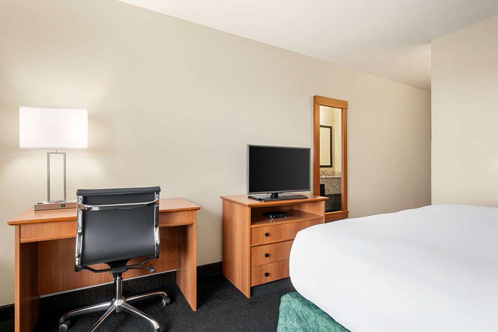 Baymont by Wyndham Fremont - photo 30