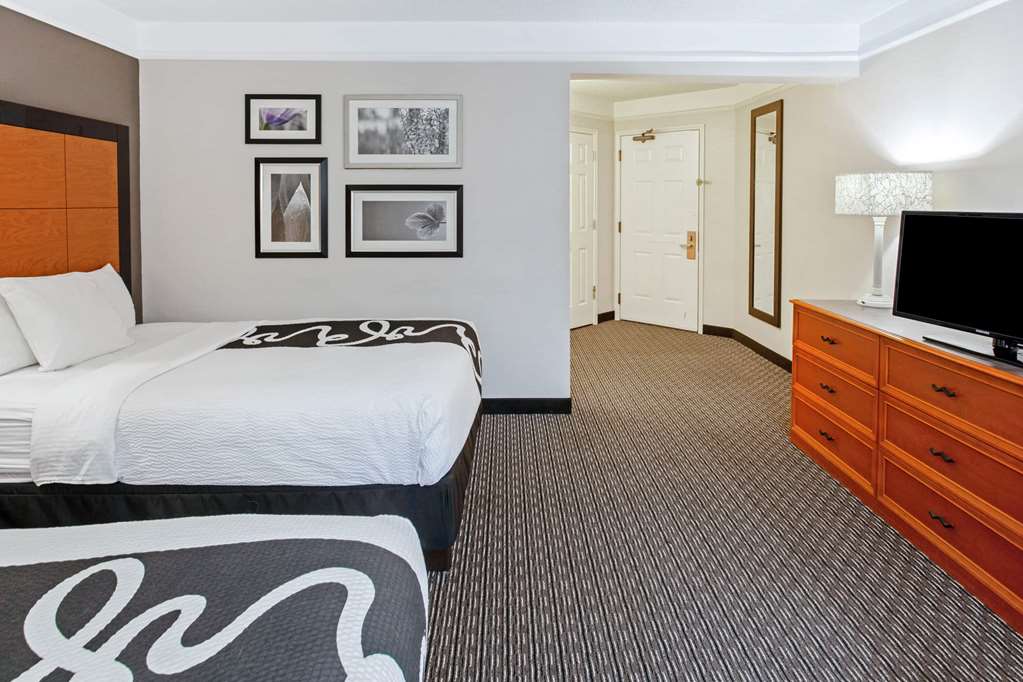 La Quinta Inn & Suites by Wyndham Birmingham Hoover - photo 30