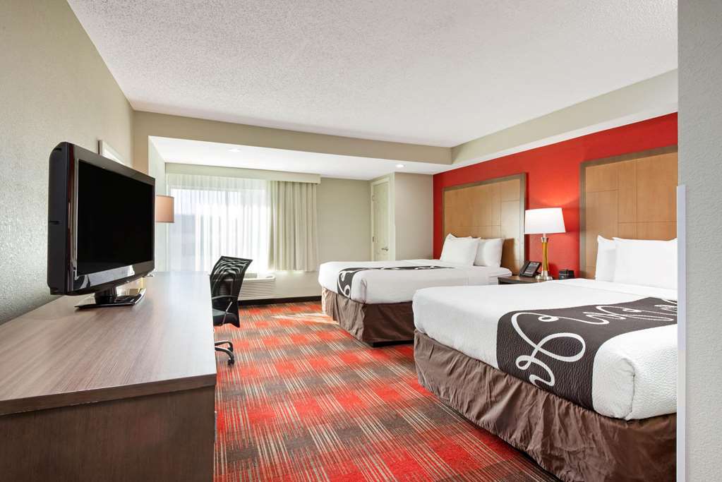 La Quinta Inn & Suites by Wyndham DC Metro Capital Beltway - photo 49