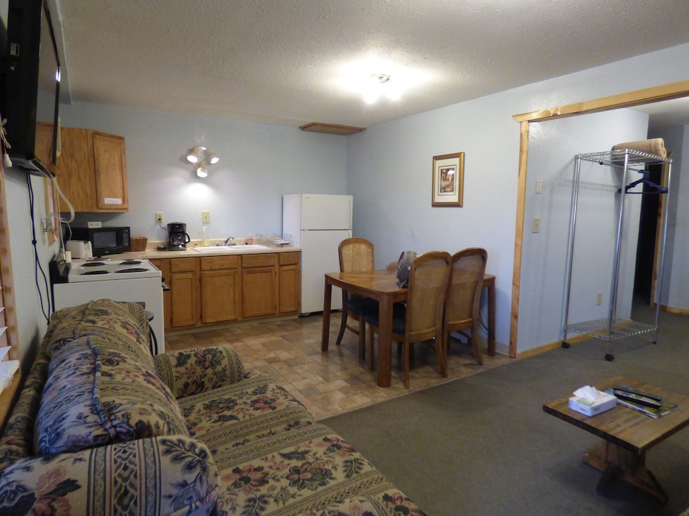 The Hitching Post Hotel and Farm Store - photo 33