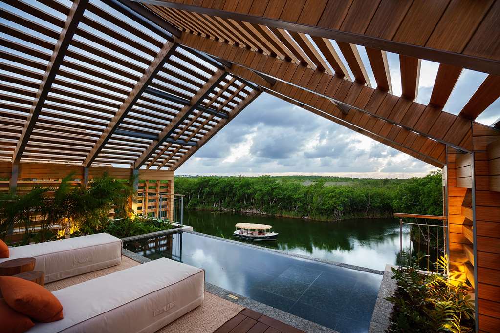 Lagoon and Sunset Rooftop Pool Villa - Terrace