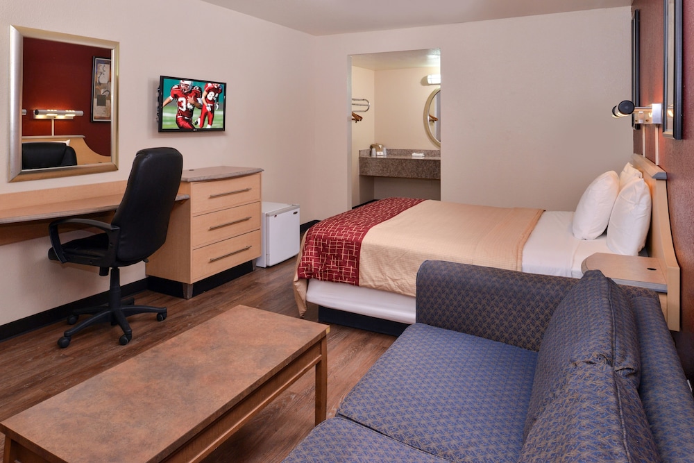 Rodeway Inn & Suites Thousand Palms Rancho Mirage - photo 20