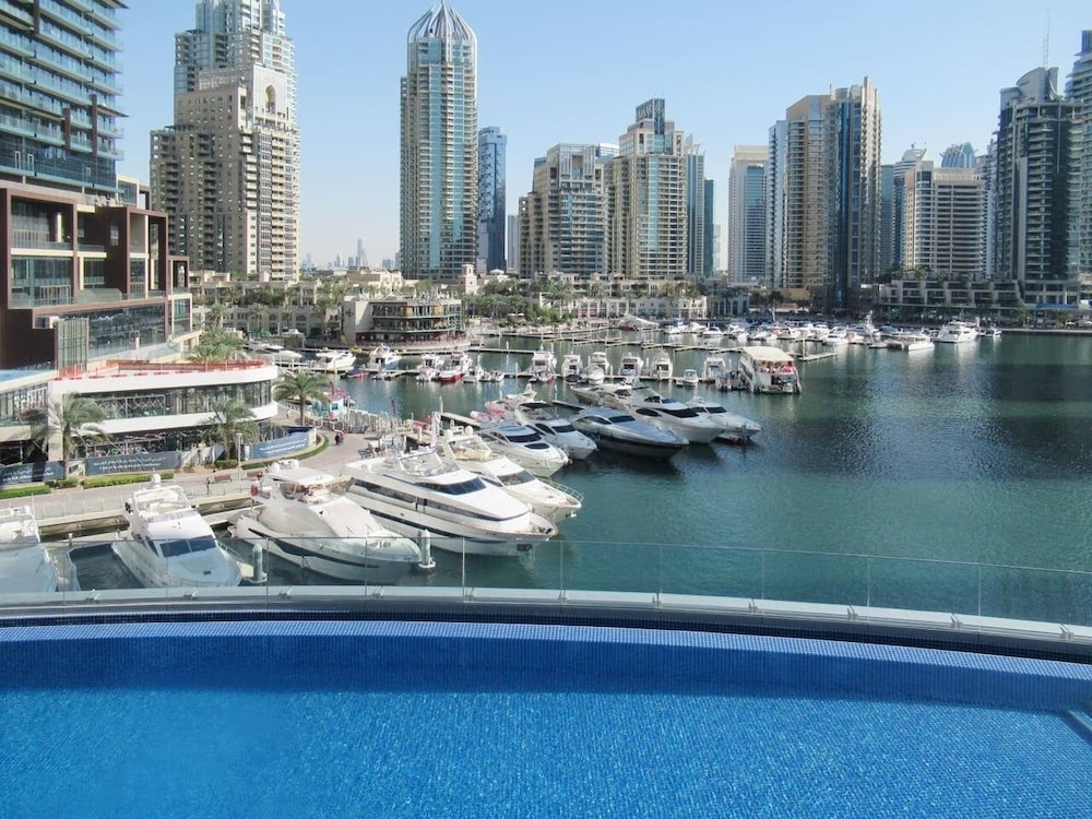 Supreme 2BR Apartment Cosmopolitan Living in Dubai Marina — 5-Star Luxury Hotel in Dubai, United Arab Emirates