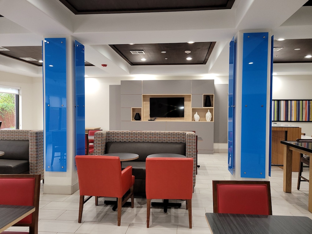 Holiday Inn Express Hotel & Suites Vidor South - photo 32