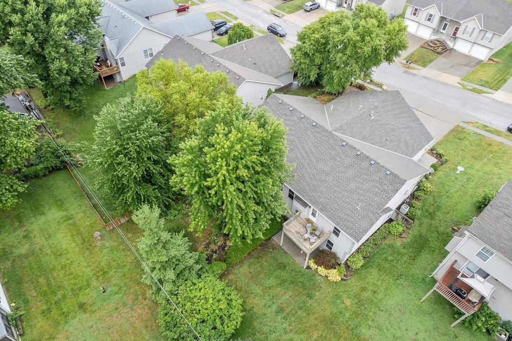 Beautiful Townhome 11 Minutes To Downtown Kansas City Mo - photo 39