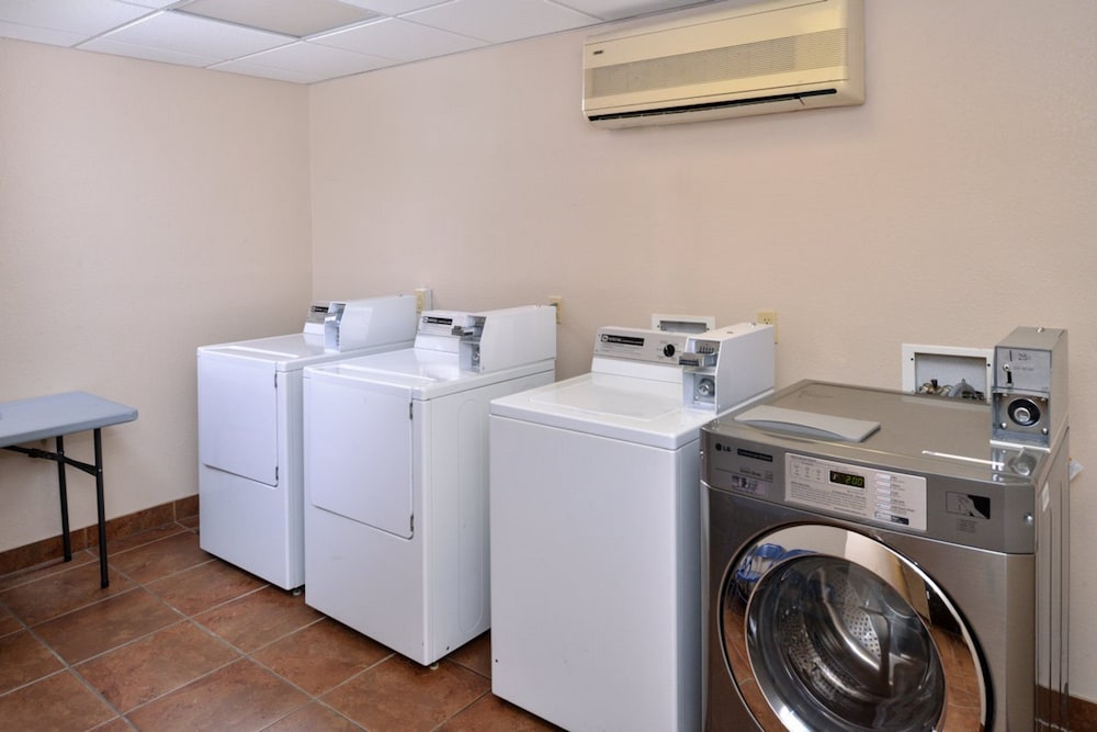 Holiday Inn Express Hotel & Suites Kingman by IHG - photo 27