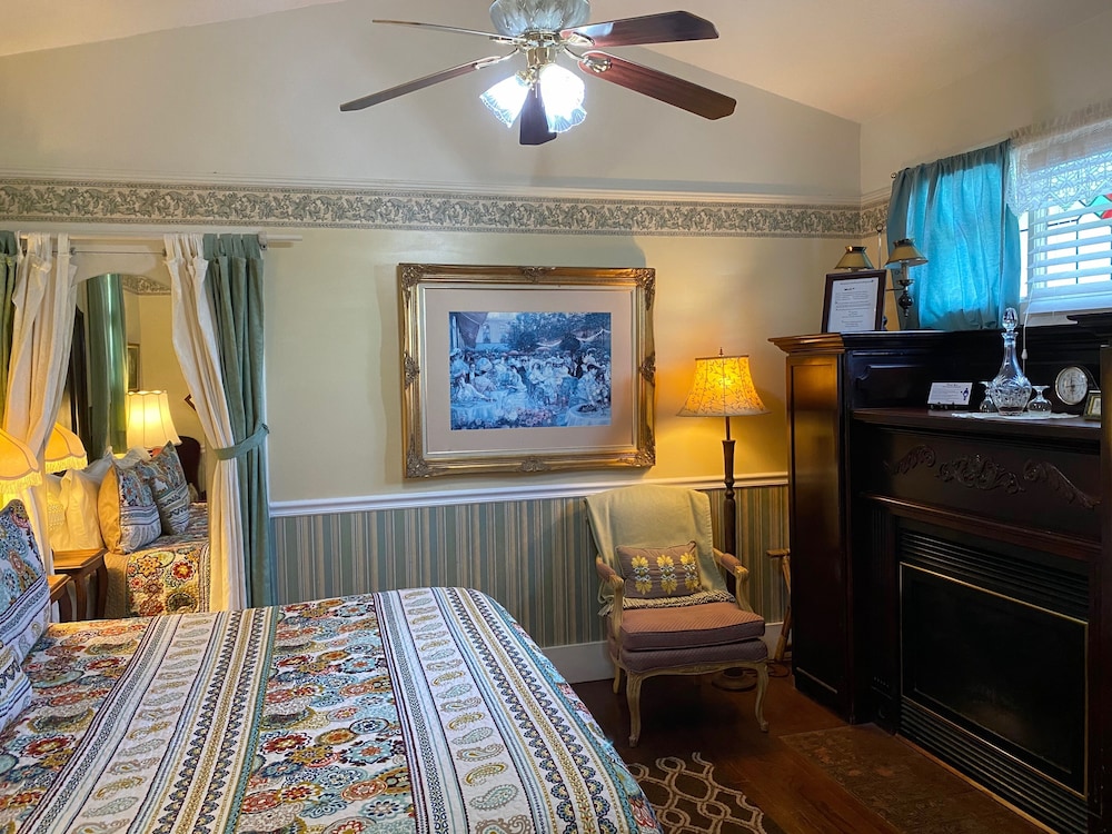 Penny Farthing Inn - photo 12
