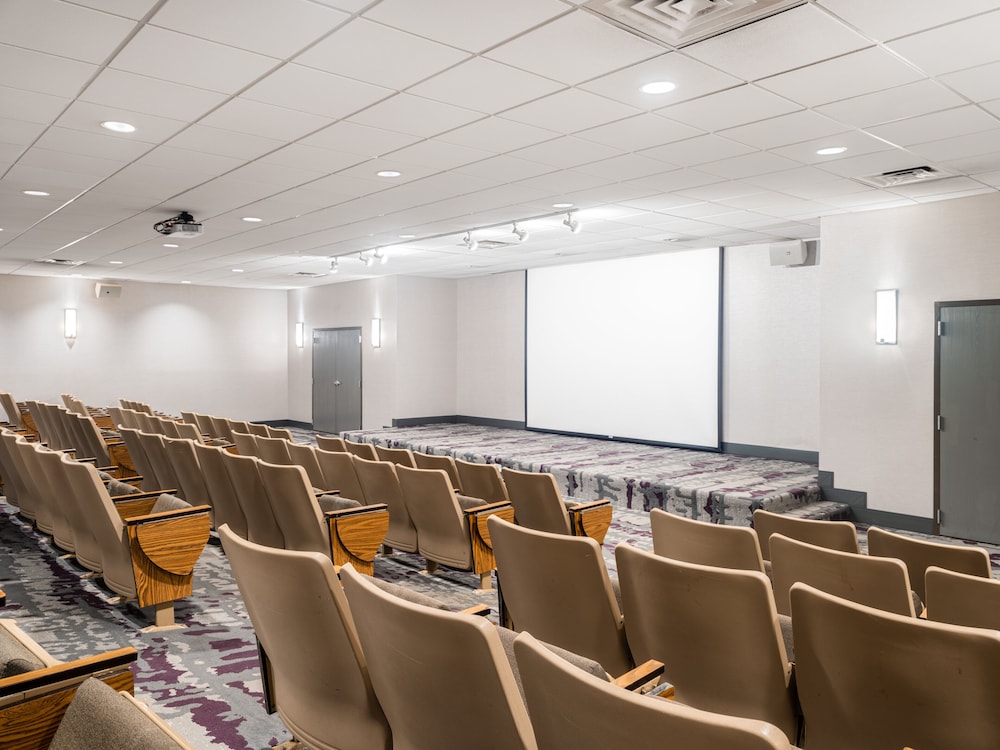 Crowne Plaza Milwaukee Airport by IHG - photo 64
