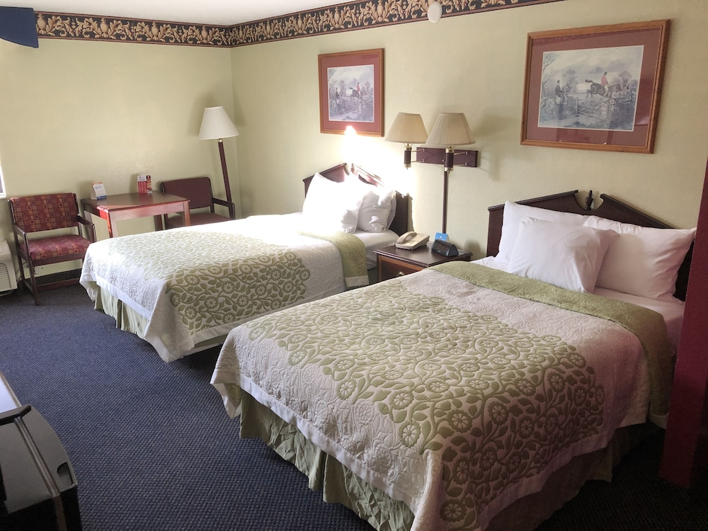Days Inn & Suites by Wyndham Youngstown Girard Ohio - photo 10