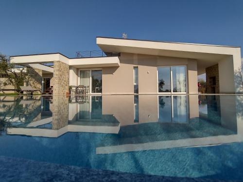 La Rondinella Apartments — 4-Star Luxury Hotel in Bardolino, Italy