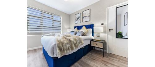 Stylish 3BR Home with Garden Sleeps 6 — 4-Star Luxury Hotel in London, United Kingdom
