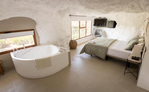 Casa tA nel Nido de A guilas — 4-Star Luxury Hotel in Alcala Del Jucar, Spain