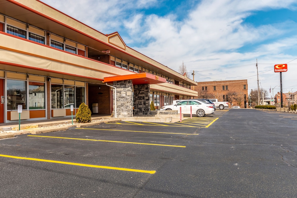 Econo Lodge - photo 31