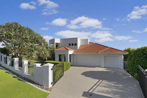 44 Driftwood Drive Castaways Beach — hotel in Sunrise Beach