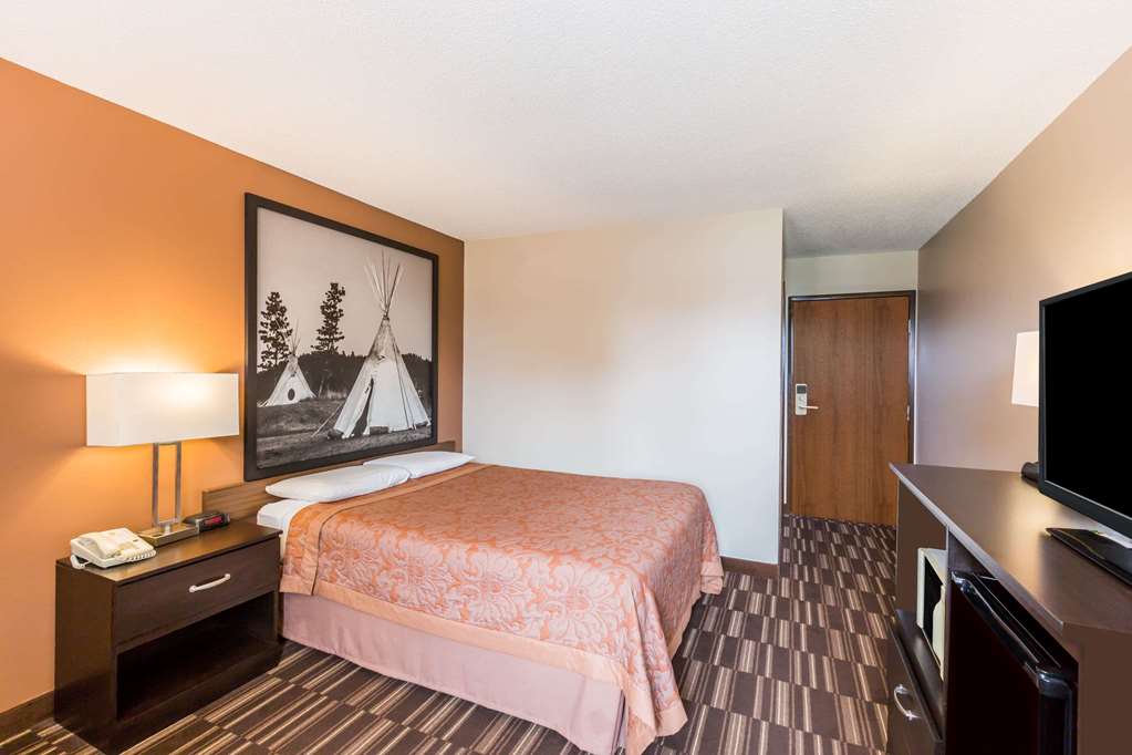 Super 8 by Wyndham Madison - photo 14