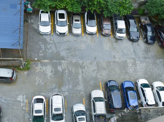 Huatian Hotel — hotel near Liping Airport
