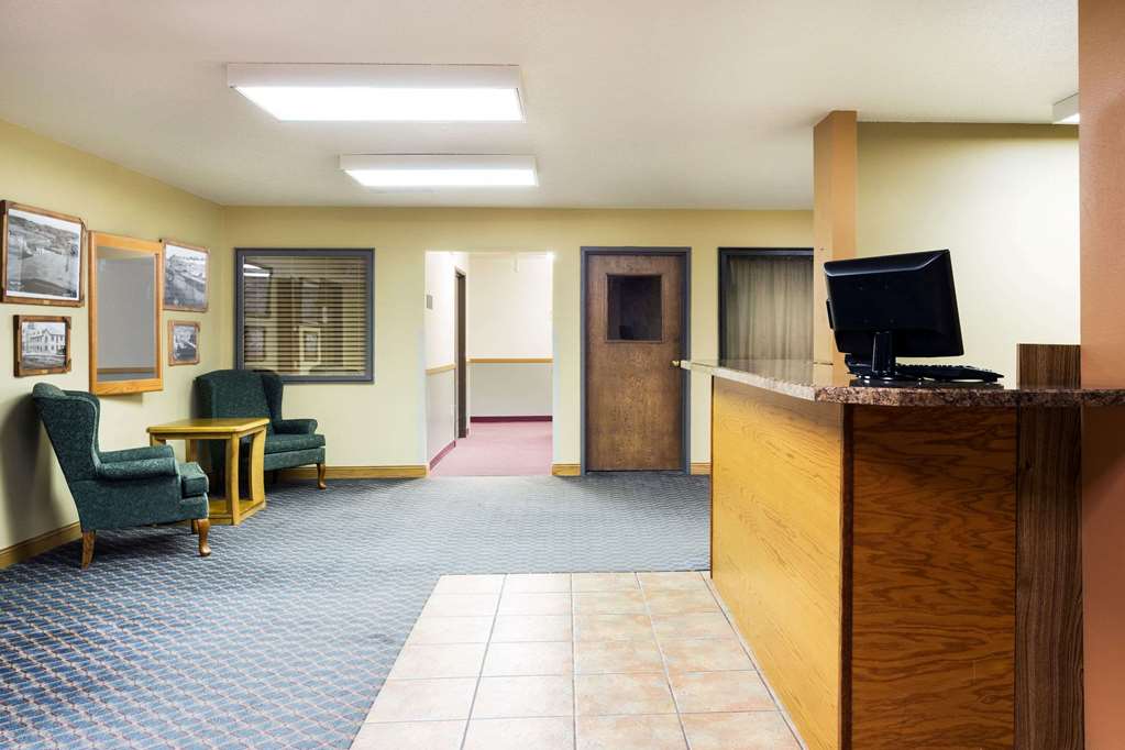 Super 8 by Wyndham Hot Springs - photo 4