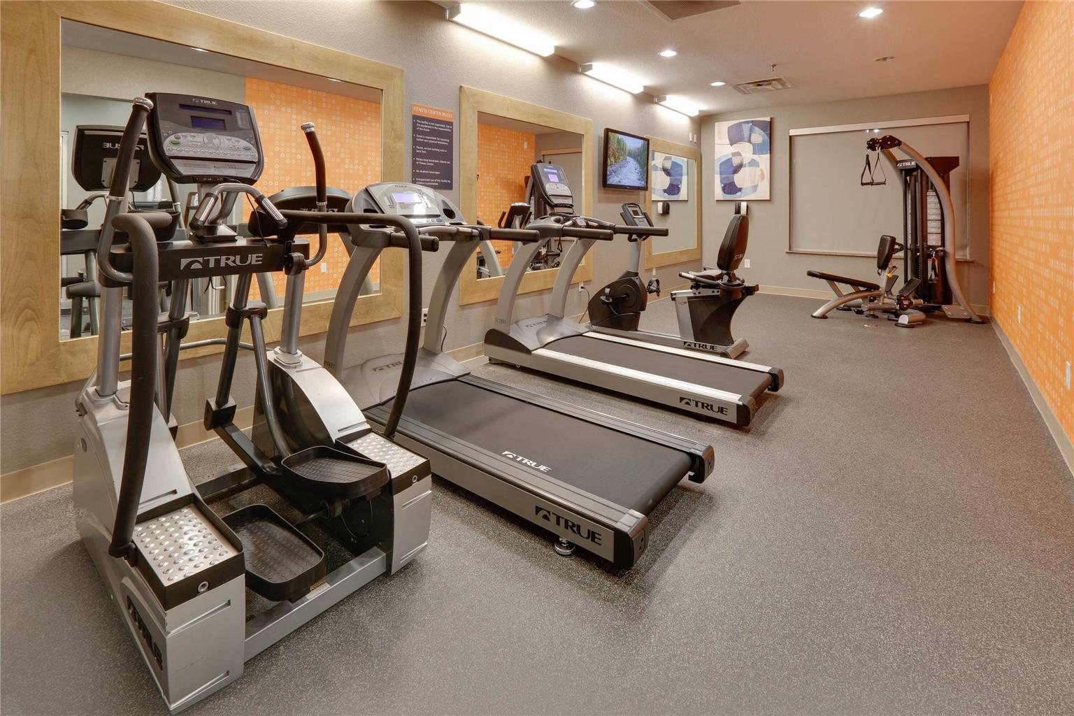 La Quinta Inn & Suites by Wyndham Dallas Love Field - photo 9