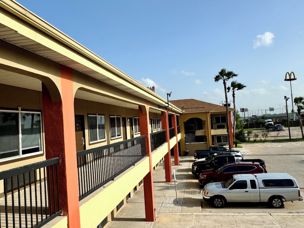Texas Inn and Suites City Center at University Dr. - photo 52