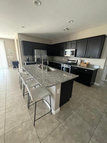Spacious Family Friendly Home — 4-Star Luxury Hotel in Maricopa, United States