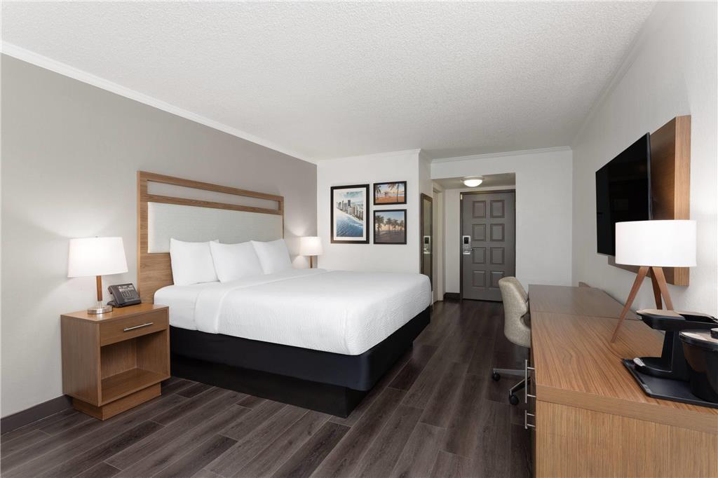 La Quinta Inn & Suites by Wyndham Ft Lauderdale Cypress Cr - photo 20