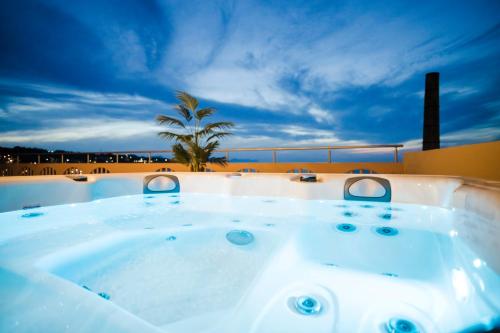 THEA Rooftop Seaview jacuzzi — 4-Star Luxury Hotel in Rethymno, Greece