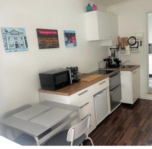 Studio 104 Free PARKING onsite Private entrance