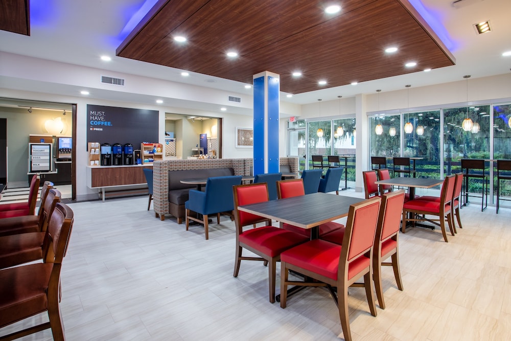 Holiday Inn Express & Suites Deland South by IHG - photo 27