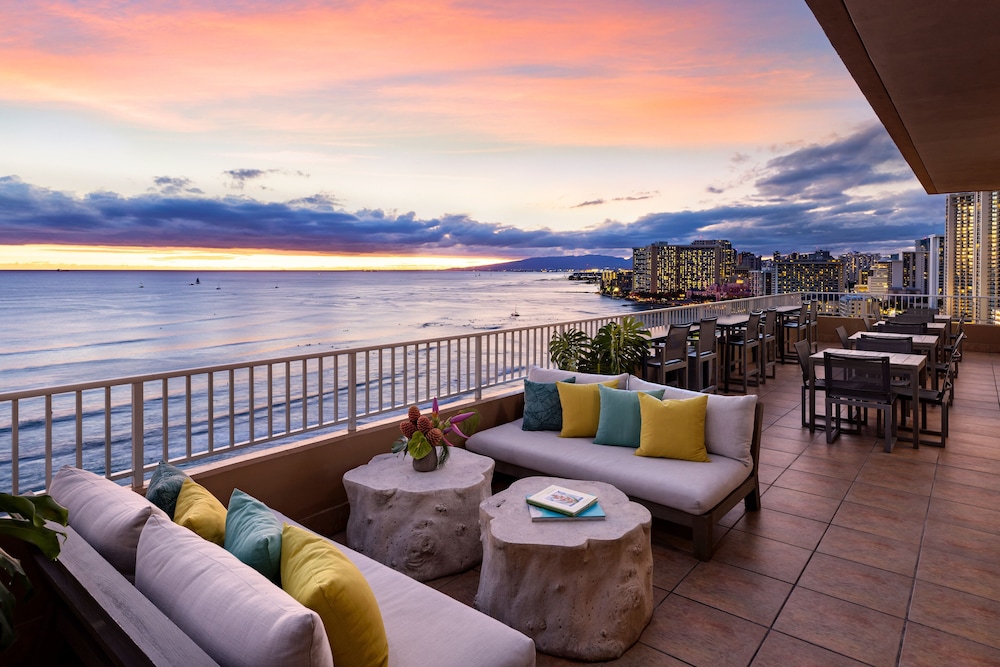 The Twin Fin Hotel - photo 10