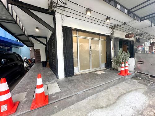 The White Den Chatuchak