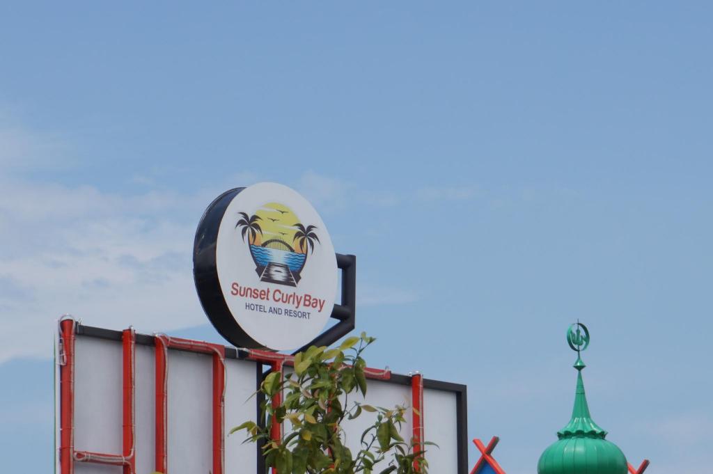 Sunset Curly Bay Hotel Resort — Tanjung Pinang