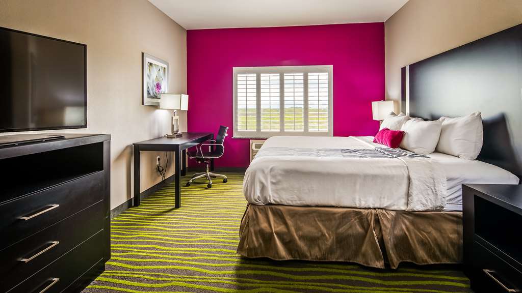 Best Western Plus Dilley Inn & Suites - photo 9