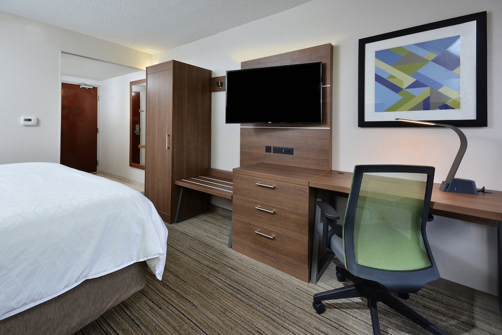 Holiday Inn Express Raleigh Durham Airport an IHG Hotel - photo 4