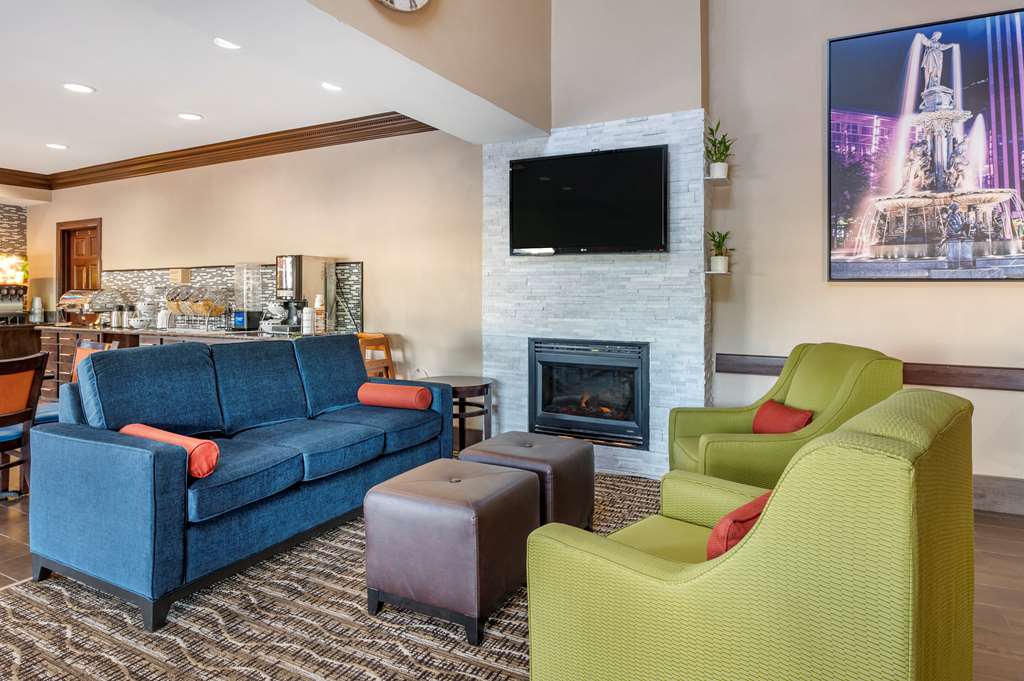 Comfort Inn & Suites Cincinnati Uptown Clifton - photo 3