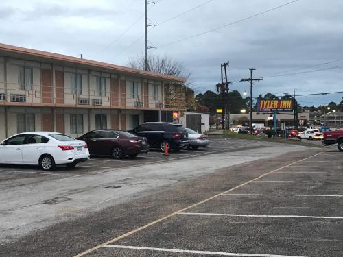 Tyler Inn & Suites - photo 2