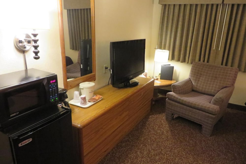 AmericInn by Wyndham Forest Lake - photo 11