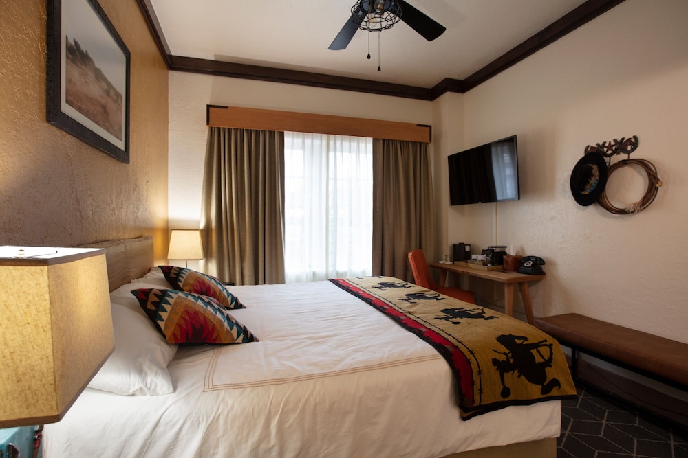 Hotel El Rancho - photo 8