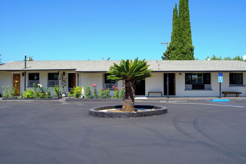 Adobe inn - last minute hotel in Monterey Park
