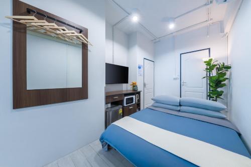 Petchaburi22 Apartments next to Platinum mall
