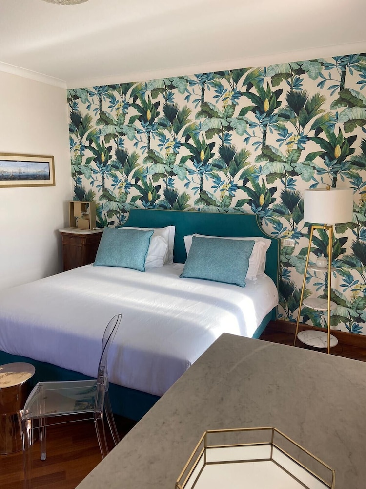 Resort Ravenna — 4-Star Luxury Hotel in Massa Lubrense, Italy