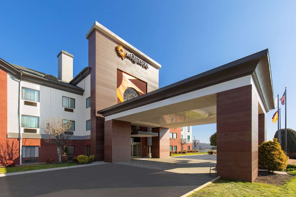 La Quinta Inn & Suites by Wyndham Loudon - photo 9