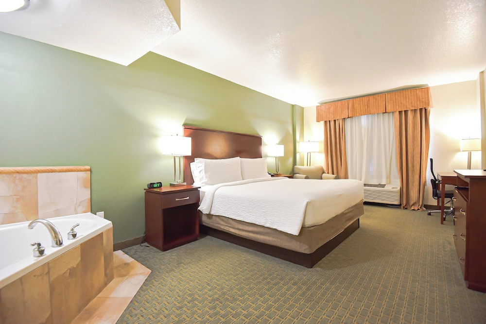Holiday Inn Express & Suites Cocoa by IHG - photo 46