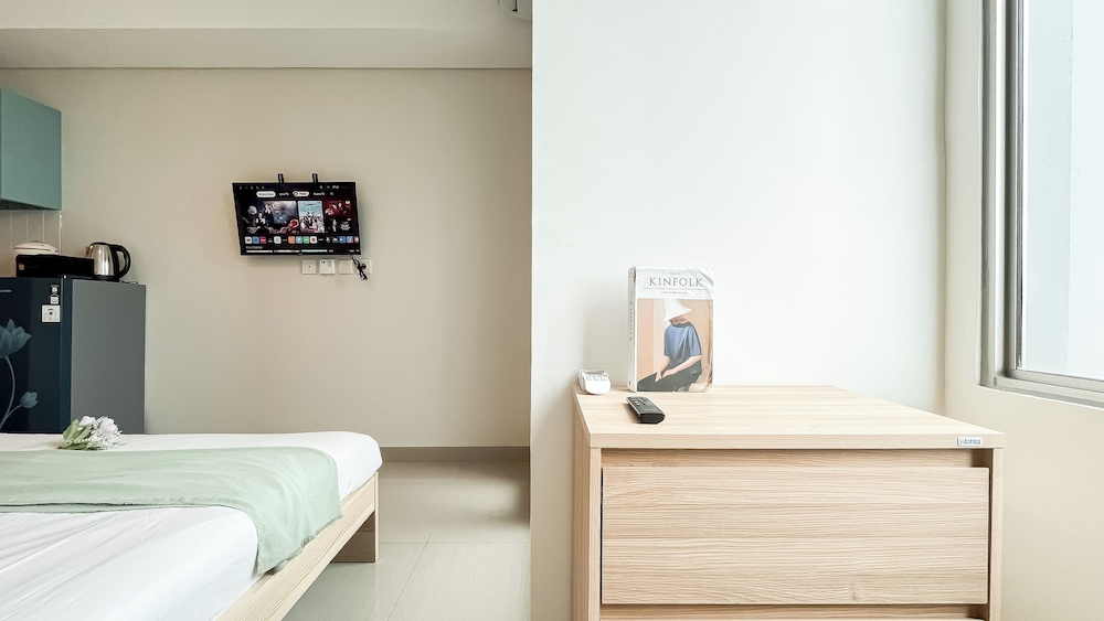 Good Studio At Apartment Tamansari Iswara — Bekasi — photo 2