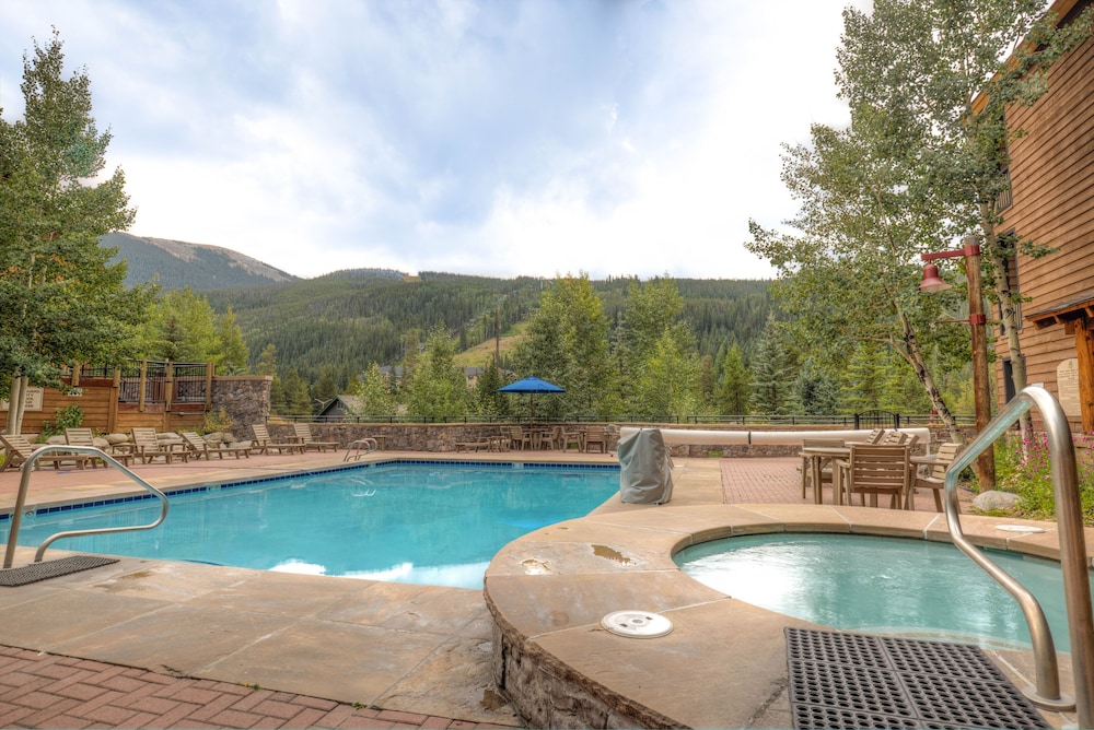 Jackpine Lodge by Summit County Mountain Retreats — 4-Star Luxury Hotel in Keystone, United States