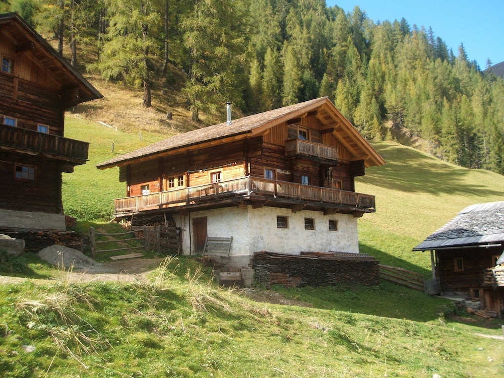 Ferienwohnungen am Berg Almhütte Alfen — hotel in Innervillgraten