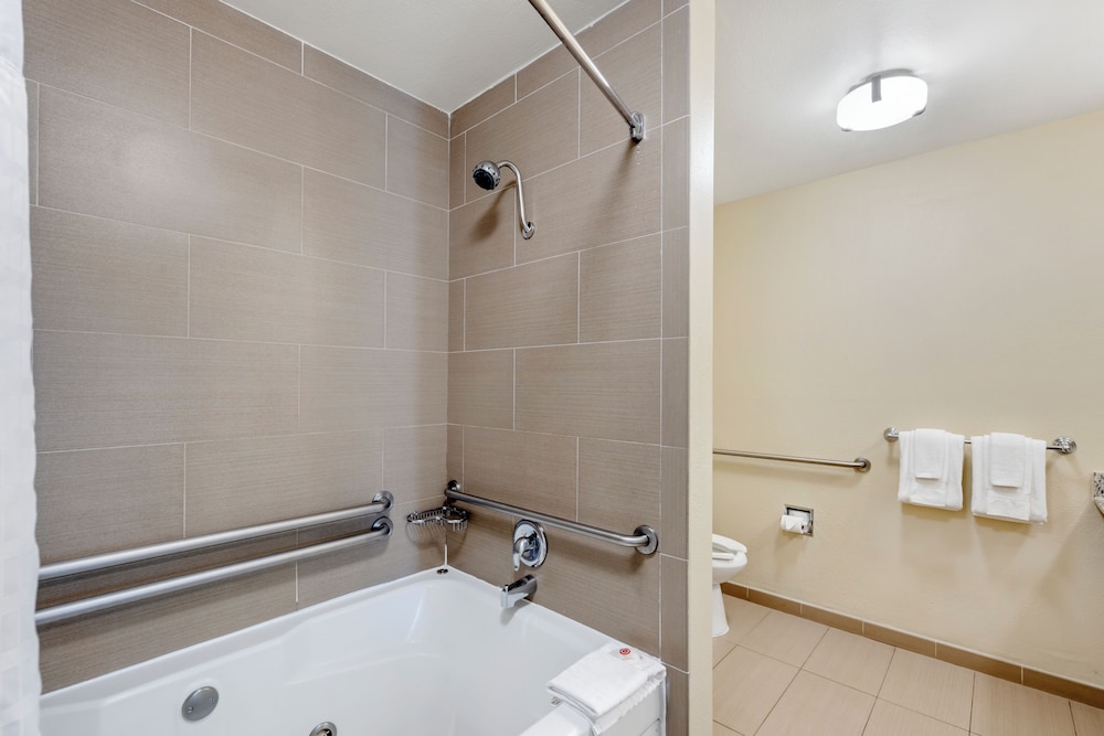 Comfort Inn & Suites Rocklin Roseville - photo 12