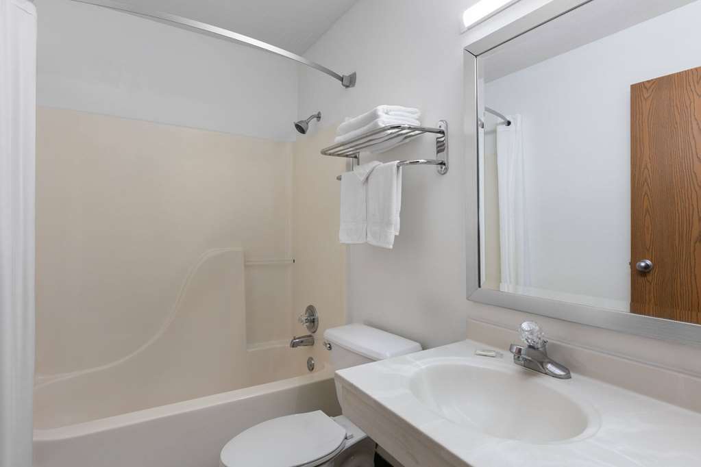 Super 8 by Wyndham Grapevine DFW Airport Northwest - photo 26