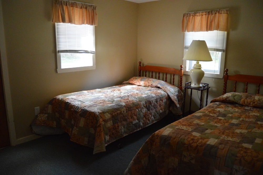 Kennebunk Gallery Motel & Cottages - photo 12